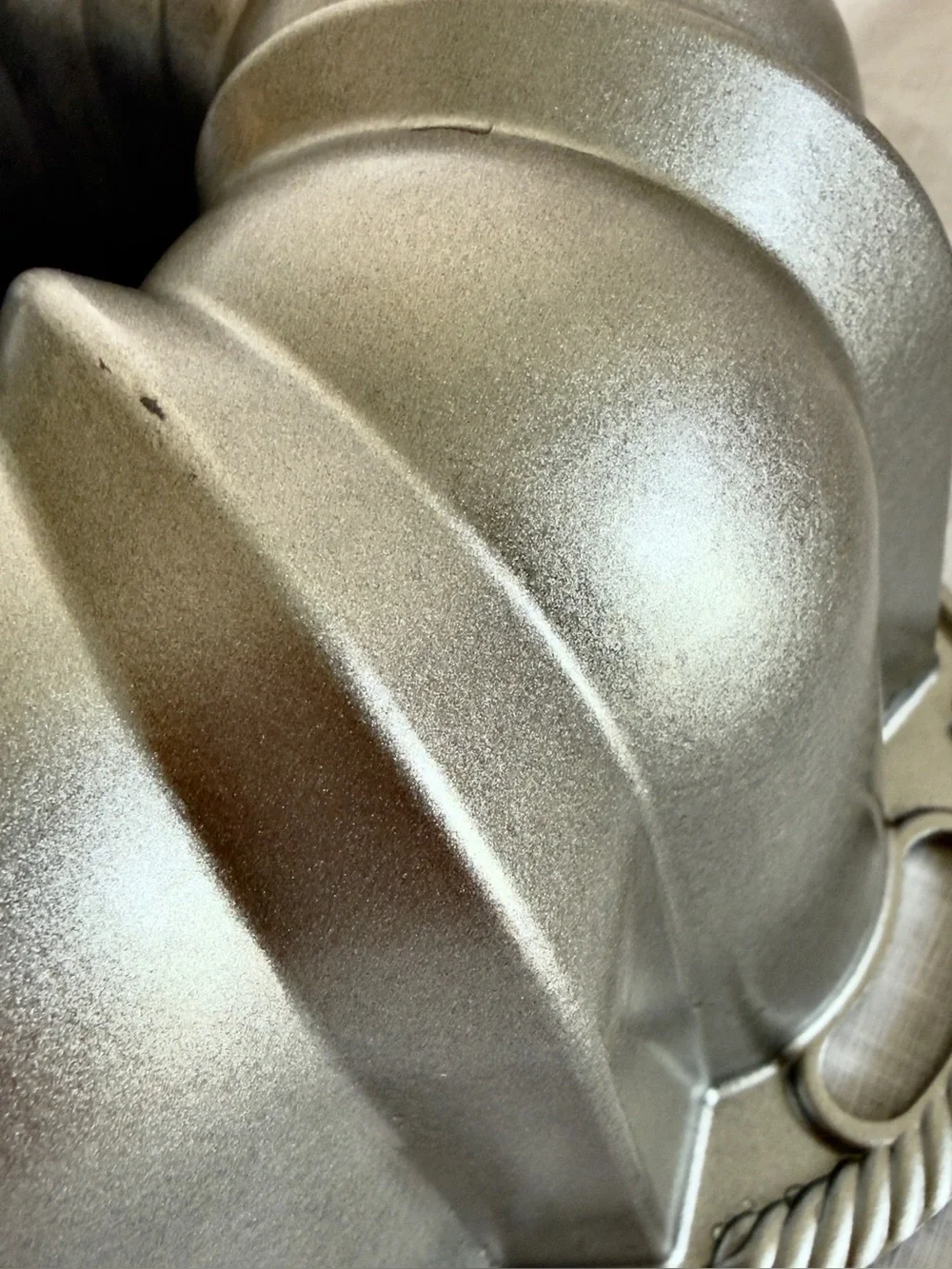 Nordic Ware ProfGrade 60th Anniversary Cast Aluminum Silver/Gold Bundt Pan 50037